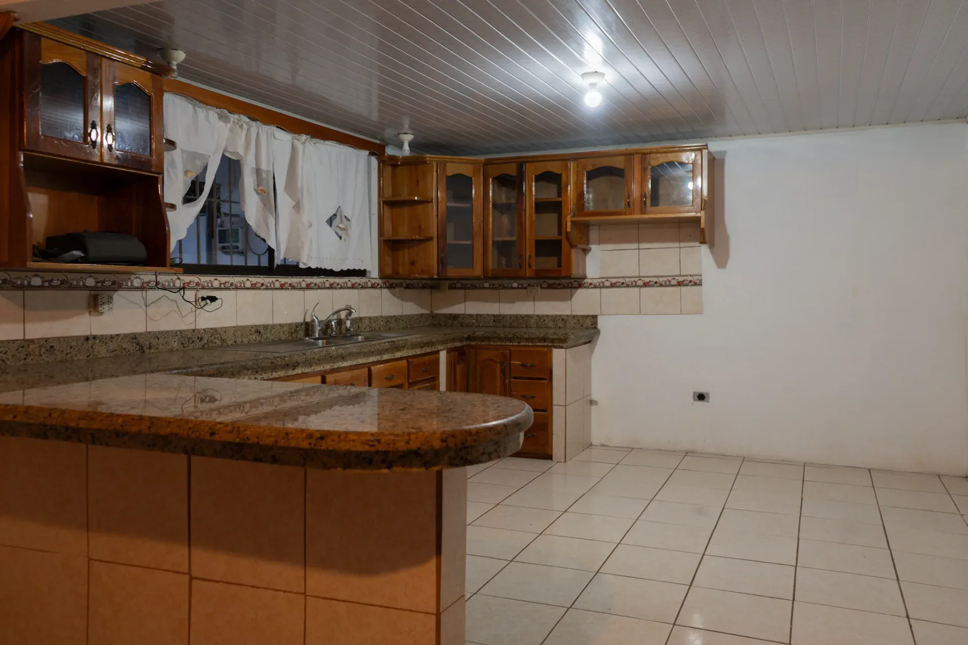 Amplia y cómoda casa en excelente ubicación, Perez Zeledon - foto 5