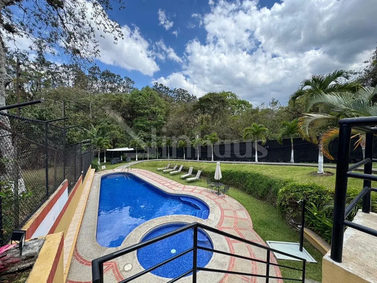 En venta apartamento de dos habitaciones en Bello Horizonte, Escazú - foto 2