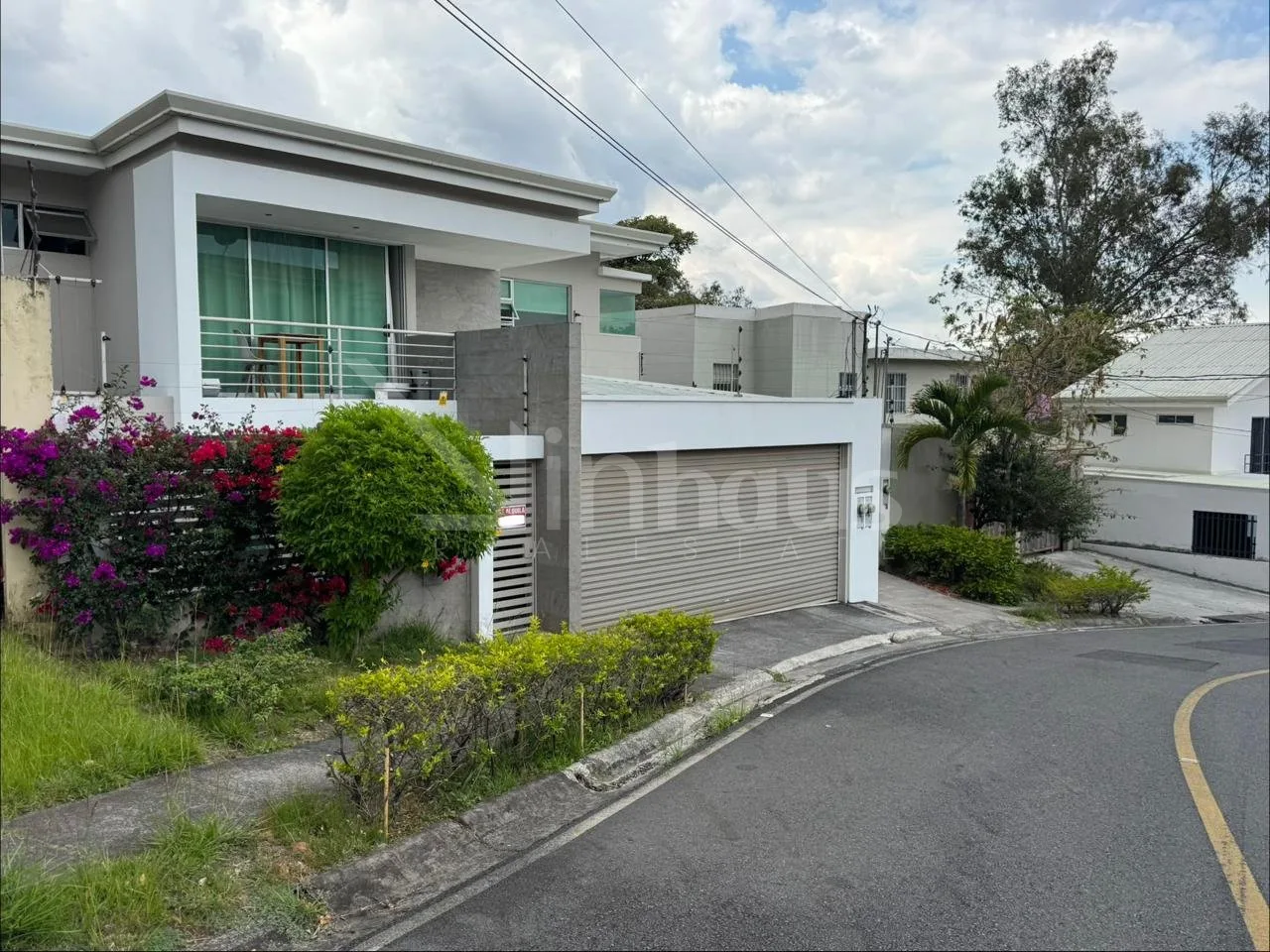 Se alquila casa en residencial, en Bello Horizonte, Escazú