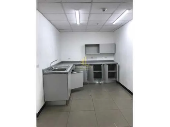 Oficina remodelada de 239 m2 a la venta en Oficentro Multipark, Guachipelín Norte - foto 5