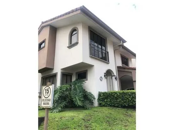 Casa de dos plantas en condominio familiar, Guachipelín Norte de Escazú - foto 3