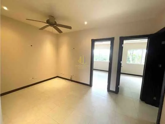 Casa de dos plantas en condominio a la venta, Guachipelín Norte de Escazú - foto 6