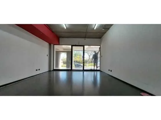 Local comercial de 58 m2 en venta, Avalon Santa Ana - foto 2