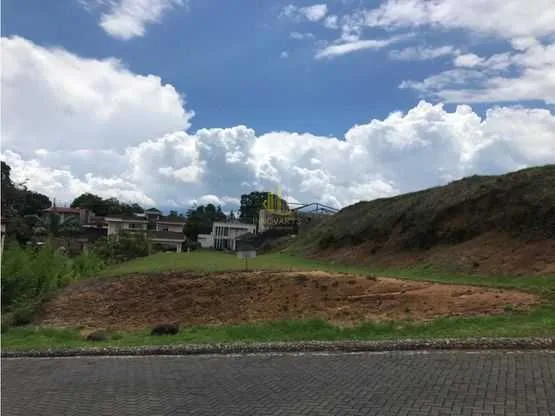 Lote residencial de 652 m2 en venta, Condominio Bosque Escondido. Brasil de Mora - foto 3