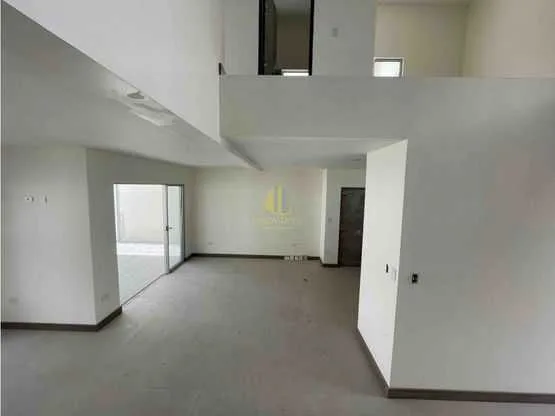 Casa de dos plantas para estrenar a la venta, cerca de Santa Ana Hills - foto 5