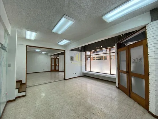 Local comercial de 136 m2 en alquiler, Trejos Montealegre