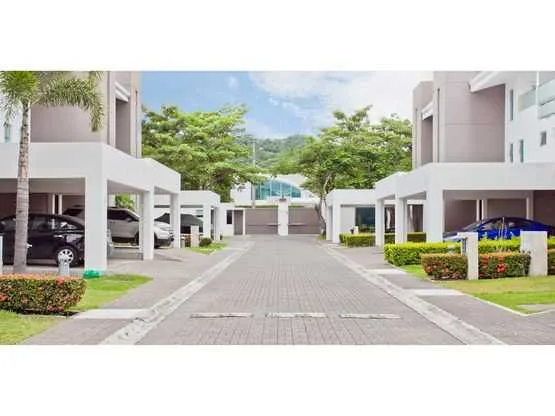 Moderna casa con estilo contemporáneo en venta, Condominio Nuvo Santa Ana - foto 2