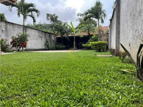 Amplia casa de dos plantas en residencial, Pozos de Santa Ana - foto 6