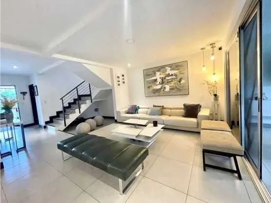 Condominio contemporáneo de tres niveles a la venta, Jaboncillos de Escazú - foto 2