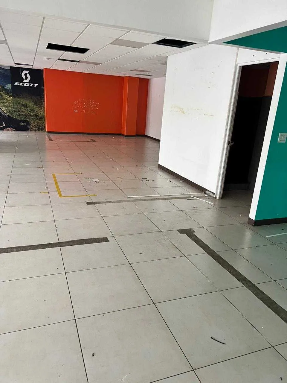 Local comercial de 105 m2 en alquiler, Centro Corporativo Lindora - foto 5