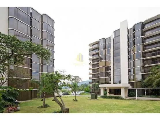 Moderno apartamento a la venta en torre, Bello Horizonte de Escazú - foto 3