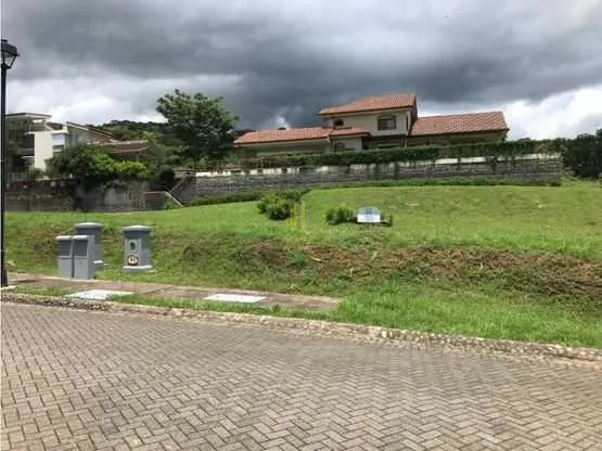 Lote residencial de 663 m2 en venta, Condominio Bosque Escondido. Brasil de Mora - foto 3