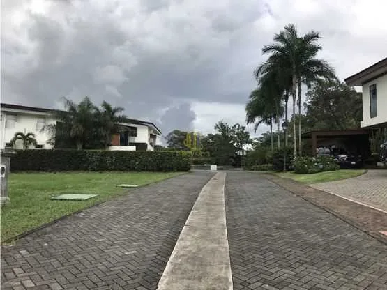 En venta lote residencial de 997 m2 en Los Reyes, La Guácima - foto 4