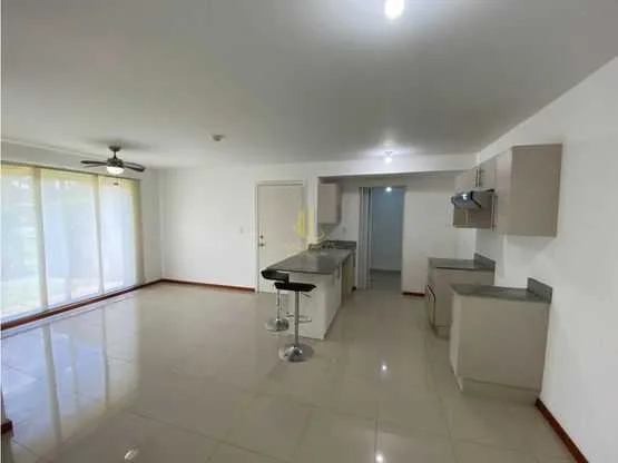 En venta apartamento con jardín en Quinta 106, Lagunilla de Heredia - foto 6