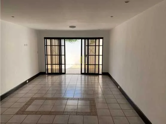 Casa de dos plantas a la venta en Condominio Rosa Blanca, Escazú - foto 4