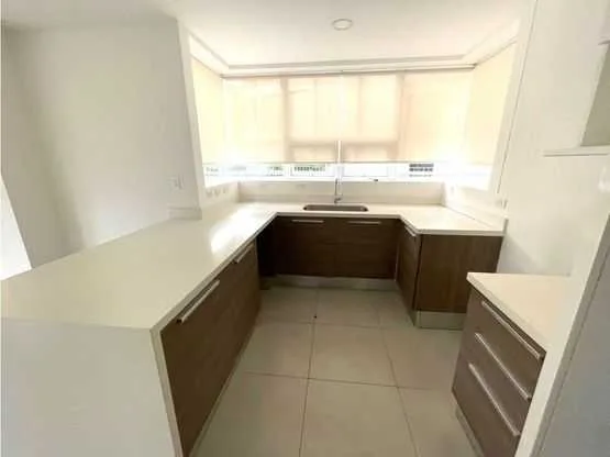 Amplio apartamento a la venta en Torres del Country, San Rafael de Escazú - foto 5