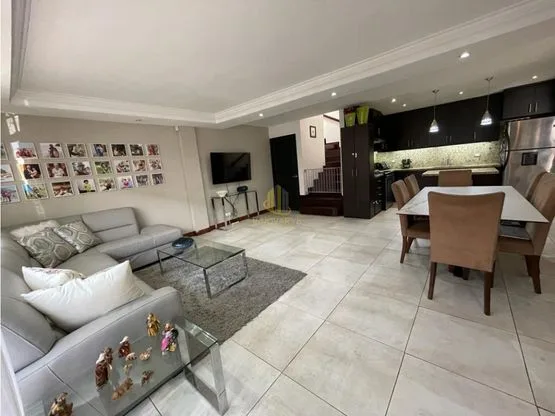 Venta de casa en pequeño condominio, San Rafael de Escazú