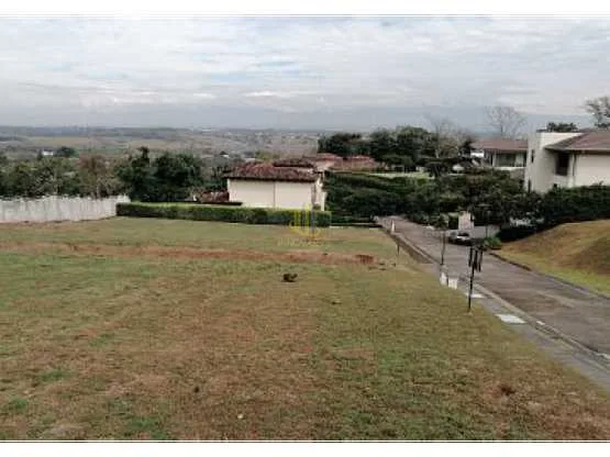 Lote residencial de 1041 m2 en venta, Condominio Corteza Amarilla, Brasil de Santa Ana - foto 3
