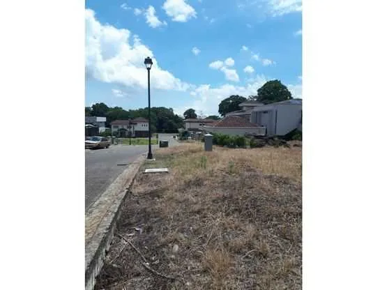 Lote residencial de 619 m2 en Condominio Bosque Dorado, Brasil de Mora - foto 3