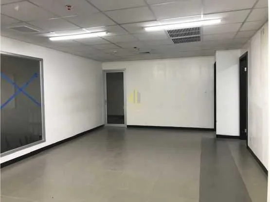 Oficina remodelada de 239 m2 a la venta en Oficentro Multipark, Guachipelín Norte - foto 4