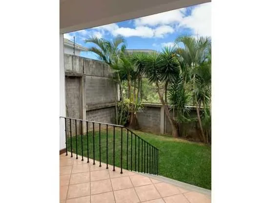 Casa independiente de tres niveles, Residencial Los Laureles. San Rafael de Escazú - foto 4