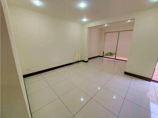 En venta casa de dos plantas en Condominio Fuerte Ventura, Pozos de Santa Ana - foto 4