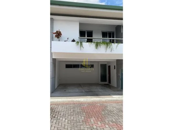 Amplia casa en condominio a la venta, Bello Horizonte de Escazú