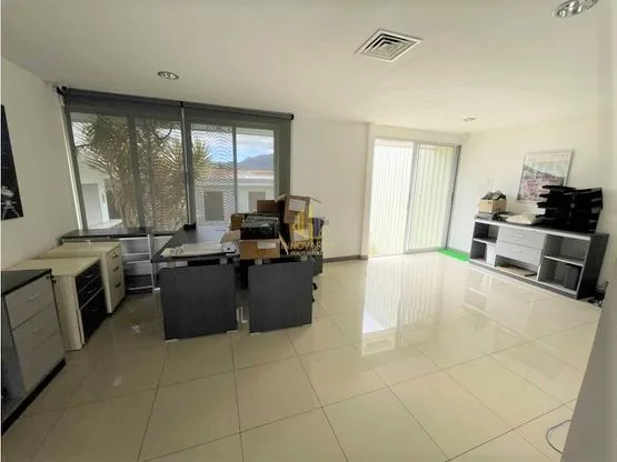Local comercial u oficina de 275 m2 en alquiler, Sabana Oeste
