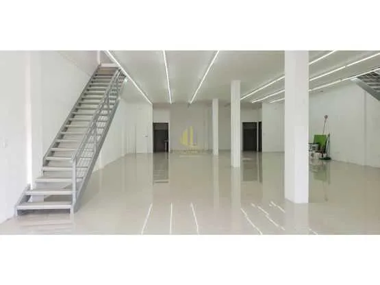Local comercial de 560 m2 en alquiler, Ciudad Colón - foto 2