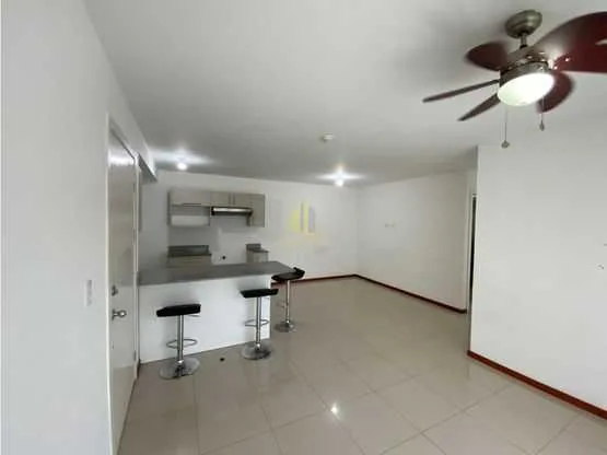 En venta apartamento con jardín en Quinta 106, Lagunilla de Heredia - foto 5
