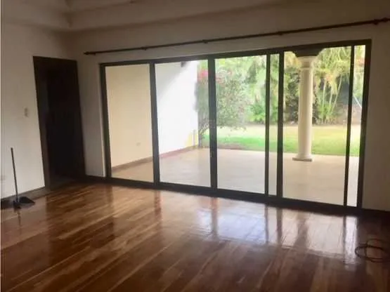 En alquiler casa con piscina en Condominio Valle del Sol, Pozos de Santa Ana - foto 4