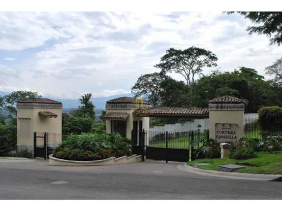 Lote residencial de 1041 m2 en venta, Condominio Corteza Amarilla, Brasil de Santa Ana