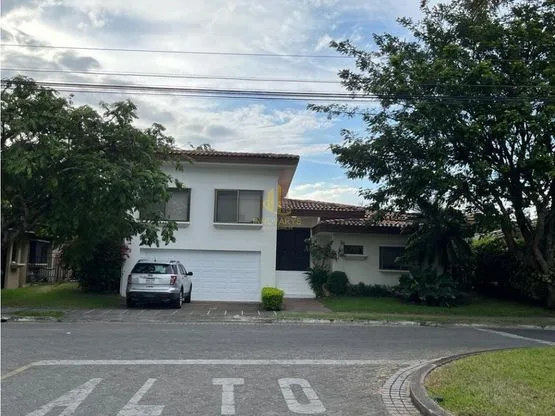 En alquiler casa con piscina en Condominio Valle del Sol, Pozos de Santa Ana