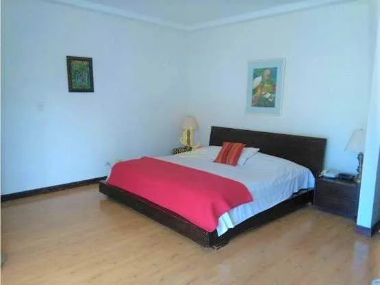En venta casa de dos plantas en Condominio Bosque Dorado, Piedades de Santa Ana - foto 6
