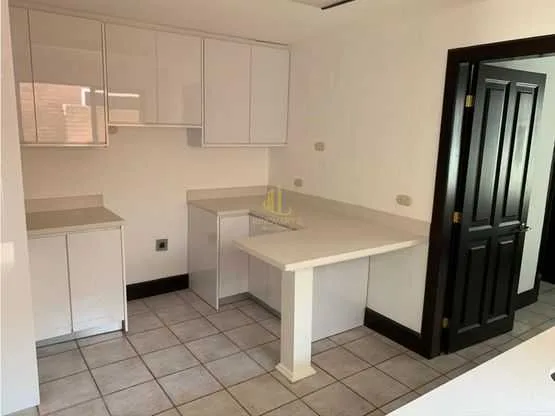 Casa de dos plantas a la venta en Condominio Rosa Blanca, Escazú - foto 5