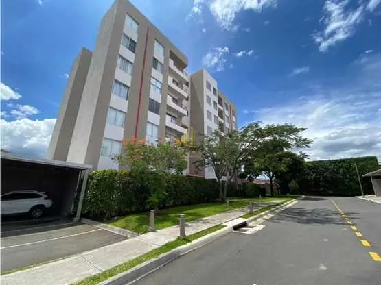 En venta apartamento con jardín en Quinta 106, Lagunilla de Heredia - foto 3
