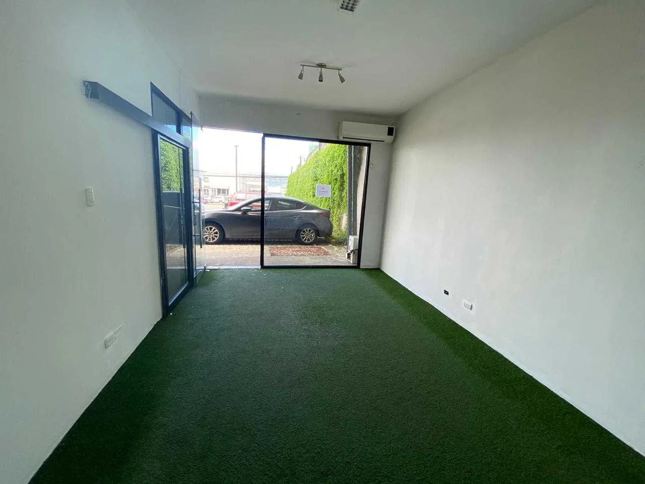 En alquiler local comercial de 24 m2 en Guachipelín de Escazú - foto 3