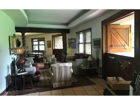 En venta casa de una planta rodeada de jardines, Brasil de Santa Ana - foto 5