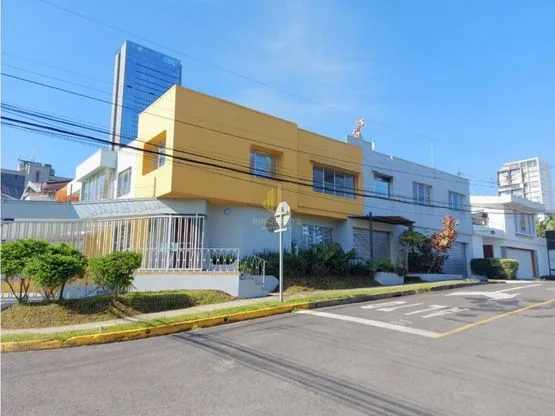 En alquiler oficina de 550 m2 en Sabana Norte, San José