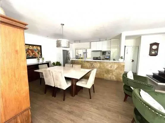 Casa de tres niveles en venta, Condominio Casa del Sol, Santa Ana - foto 4