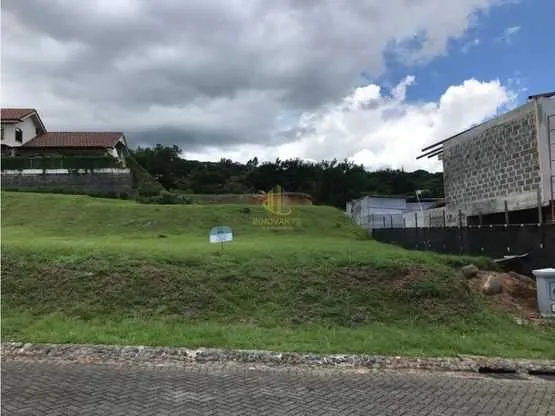 Lote residencial de 660 m2 en venta, Condominio Bosque Escondido. Brasil de Mora - foto 2