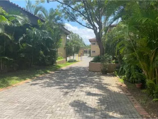 Apartamento en condominio a la venta, Brasil de Santa Ana - foto 3