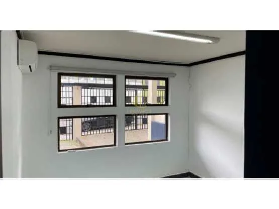 Oficina de 250 m2 en edificio independiente cerca de UCIMED, Sabana Oeste. - foto 4