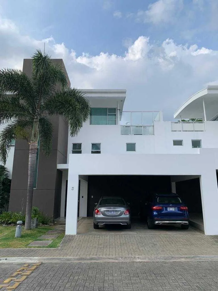 En venta amplia casa contemporánea en condominio, Pozos de Santa Ana - foto 2