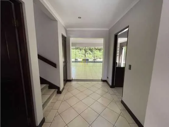 Casa de tres niveles en venta, Condominio Valle Soleado, Santa Ana - foto 2