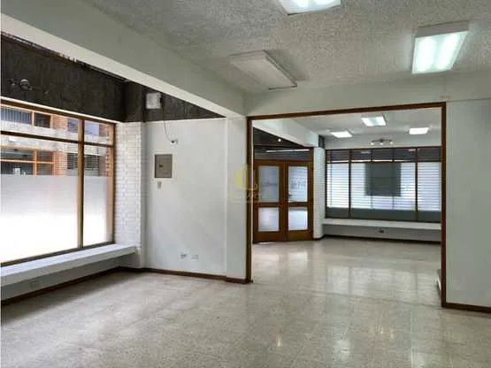 Local comercial de 136 m2 en alquiler, Trejos Montealegre - foto 3