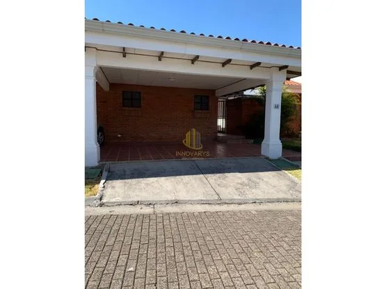 Casa de dos plantas a la venta en Condominio Rosa Blanca, Escazú