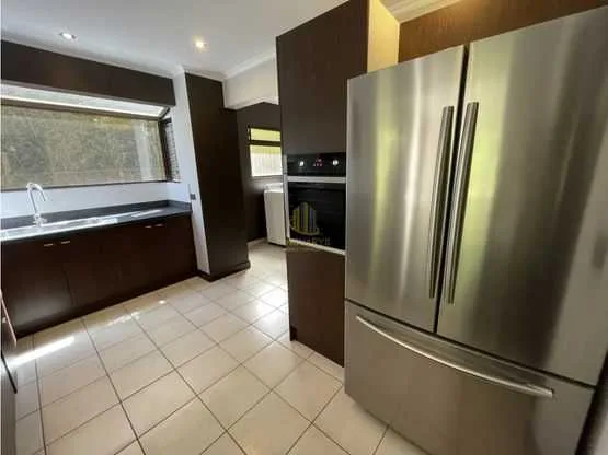 Casa de tres niveles en venta, Condominio Valle Soleado, Santa Ana - foto 4