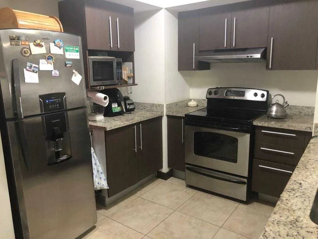 En venta apartamento en exclusiva torre Vistas del Robledal, La Uruca - foto 5