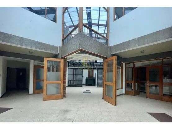 Local comercial de 323 m2 en alquiler, CC Trejos Montealegre